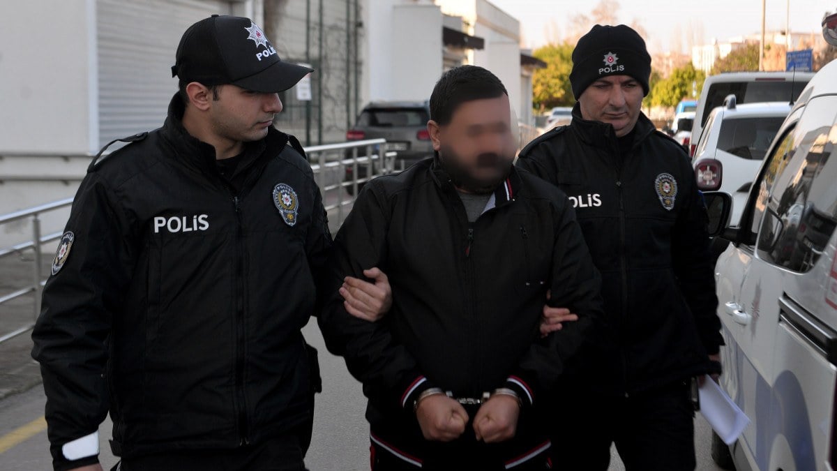 Adana’da uyuşturucu opeasyonu: 2 bin 423 hap ele geçirildi