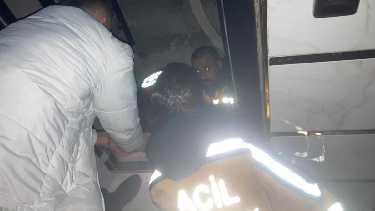 Ağrı’da asansör boşluğuna düşen çocuk hastaneye kaldırıldı