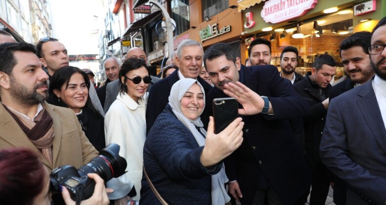 AK Parti’nin İstanbul adayı Murat Kurum’a Bakırköy’de yoğun ilgi