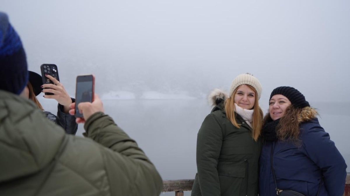 Akın akın! Gölcük Tabiat Parkı’nda tatil yoğunluğu