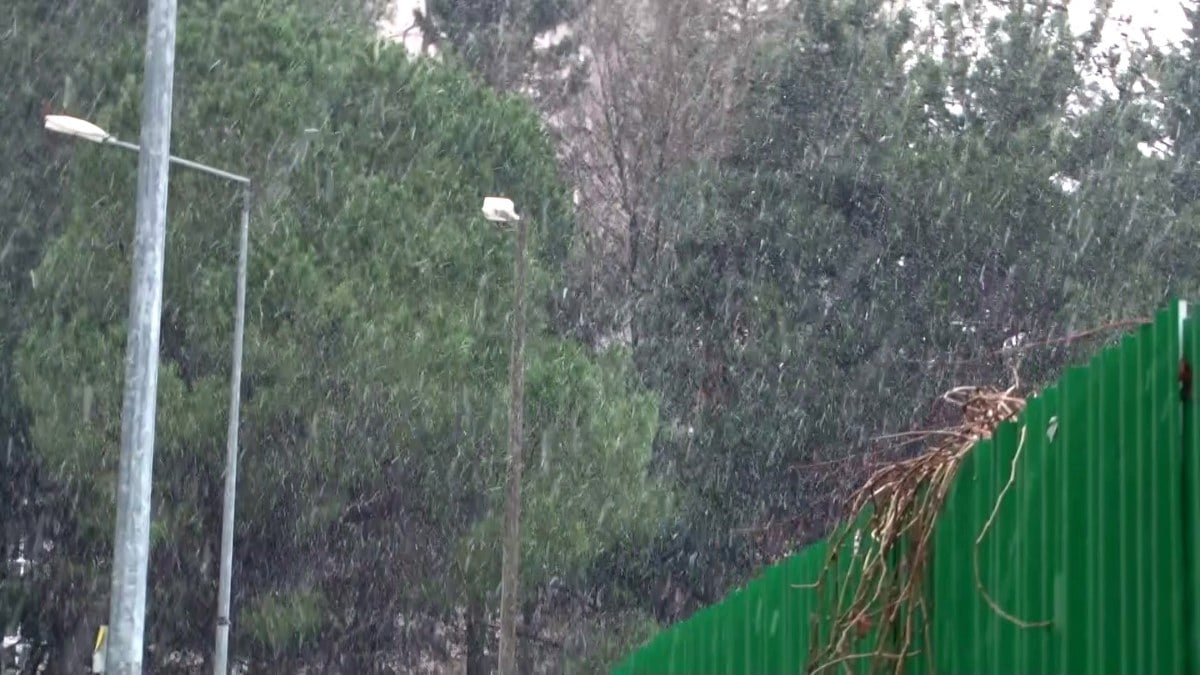 AKOM ve Meteoroloji uyarı vermişti! İstanbul’da kar yağışı başladı…