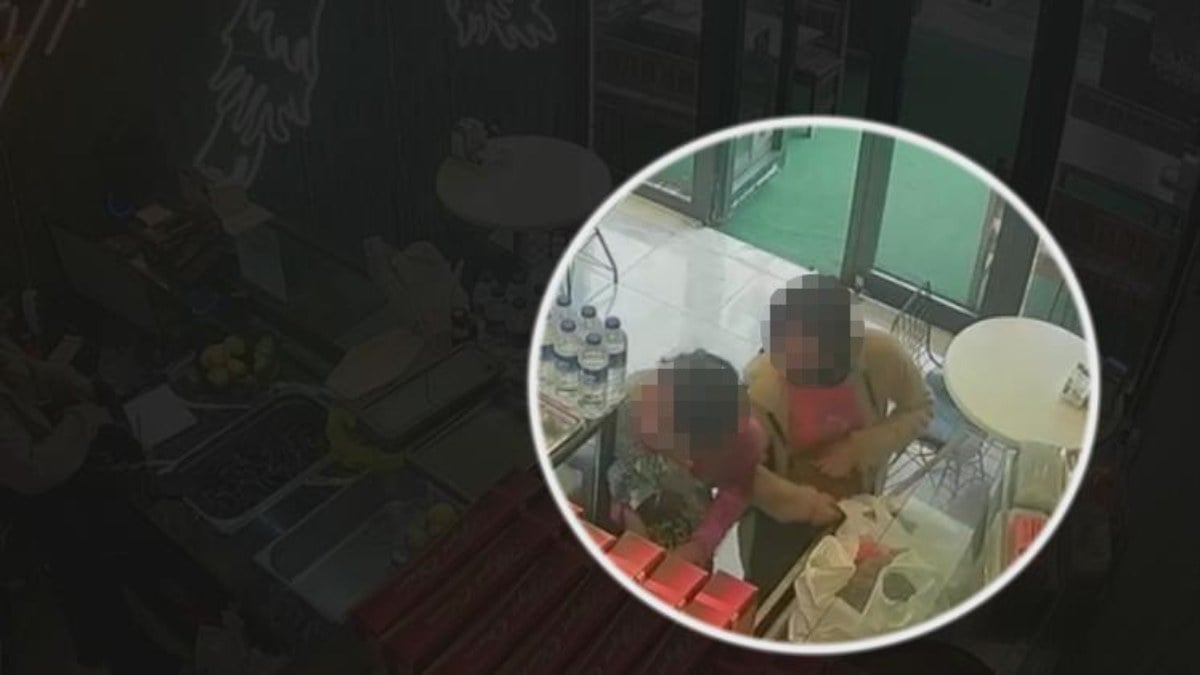 Ankara’da girdikleri dükkanı soymadan gitmediler! Midye hırsızları kamerada