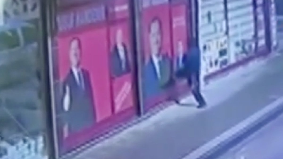 Ankara’da Yeniden Refah Partisi başkan adayının bürosuna saldırı