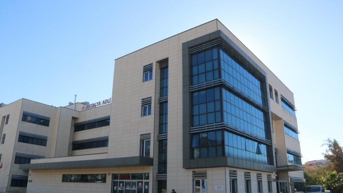 Antalya’da falezlerden düşen 2 genç öldü