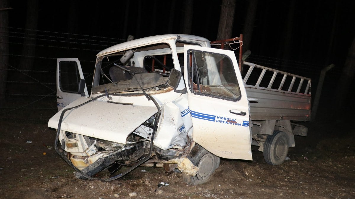 Antalya’da otomobil ile kamyonetin çarpıştığı kazada 1 kişi öldü