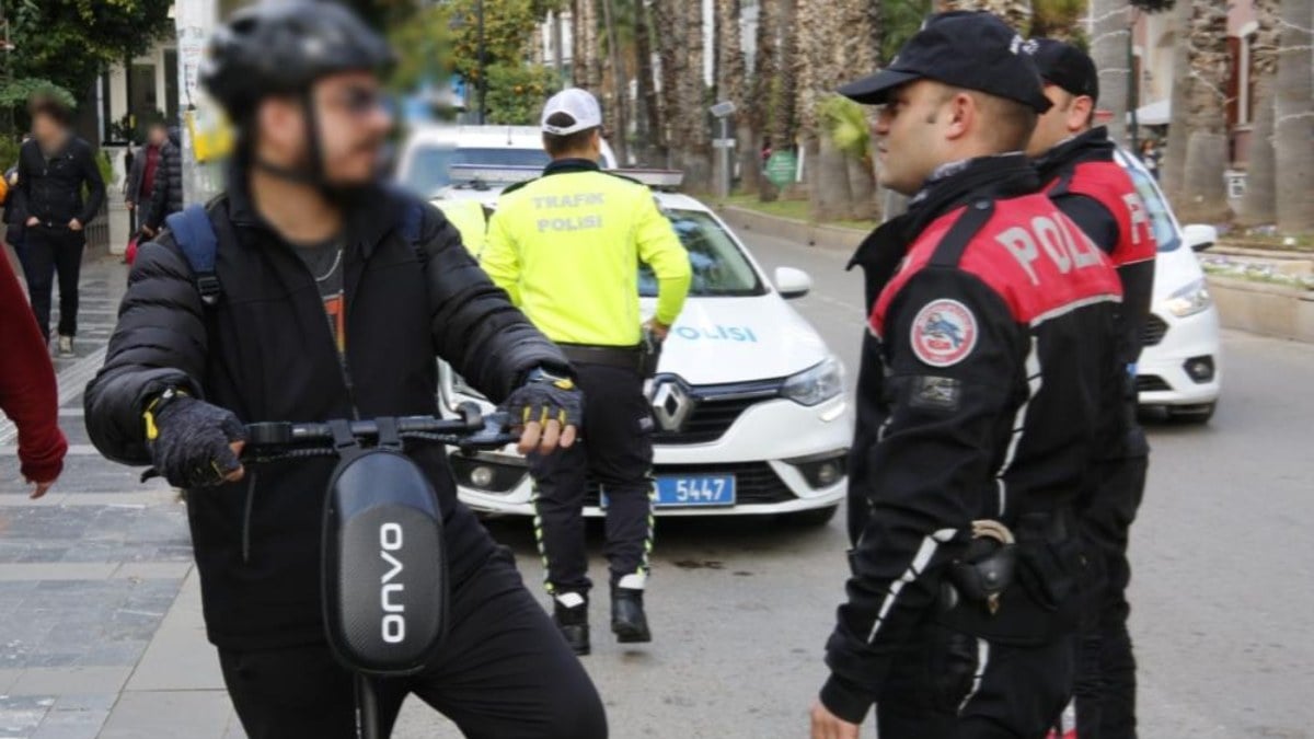 Antalya’da skuter denetimi! 155 araç trafikten men edildi