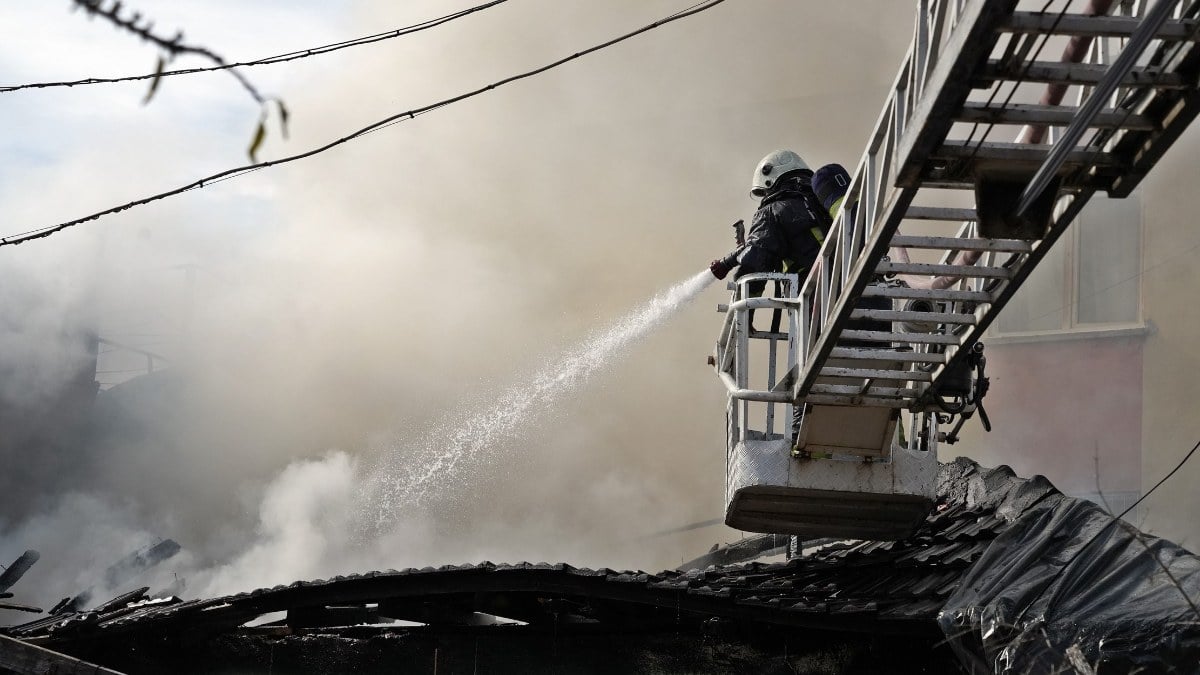 Antalya’da yangın!  2 aylık bebeği dayısı kurtardı…