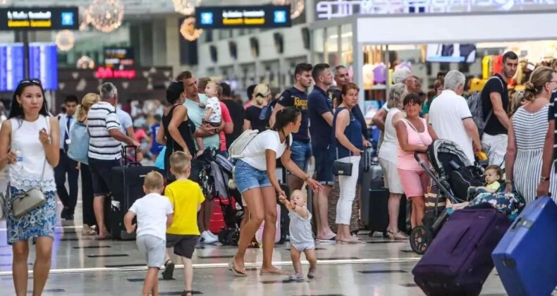 Antalya’nın turizm raporu: 3,5 milyon turistle Ruslar zirveyi kaptırmadı