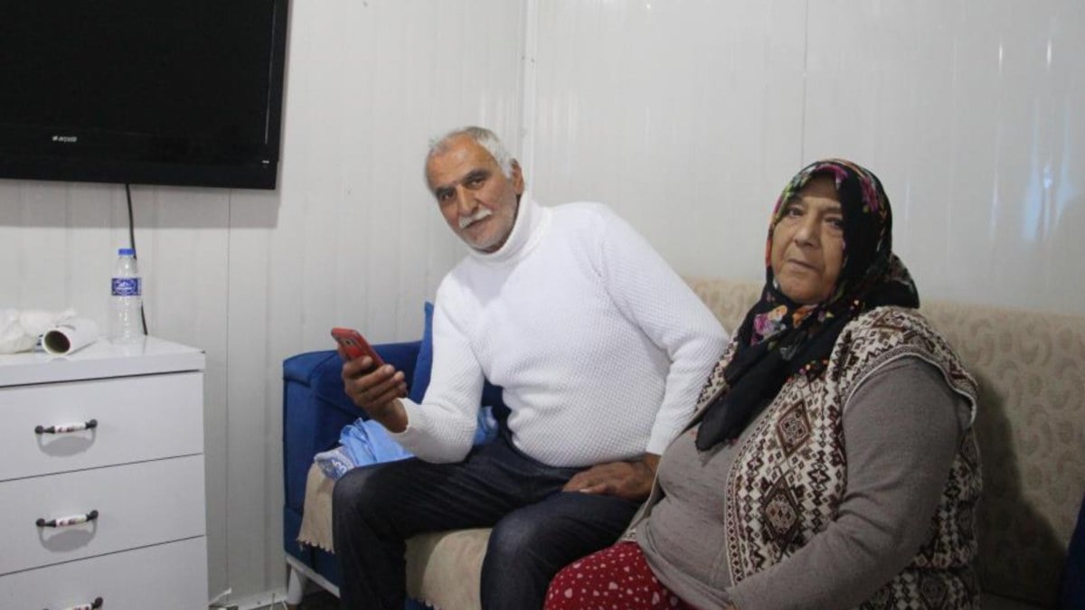 Asrın felaketi 37 yıllık evli çifti ayıramadı