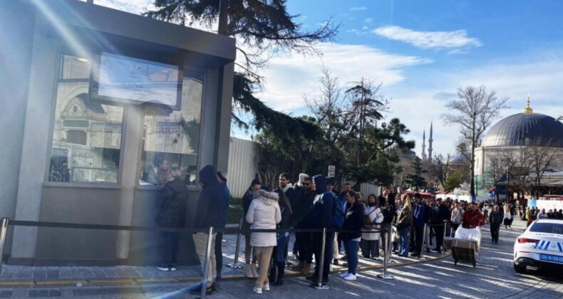 Ayasofya-i Kebir Camii Şerifi’nde turistler ücret ödemeye başladı