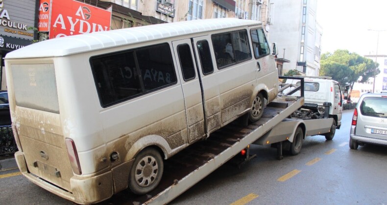 Aydın’da arıza yapan minibüsü yol ortasında bırakan sürücü mahkemeye yetişti