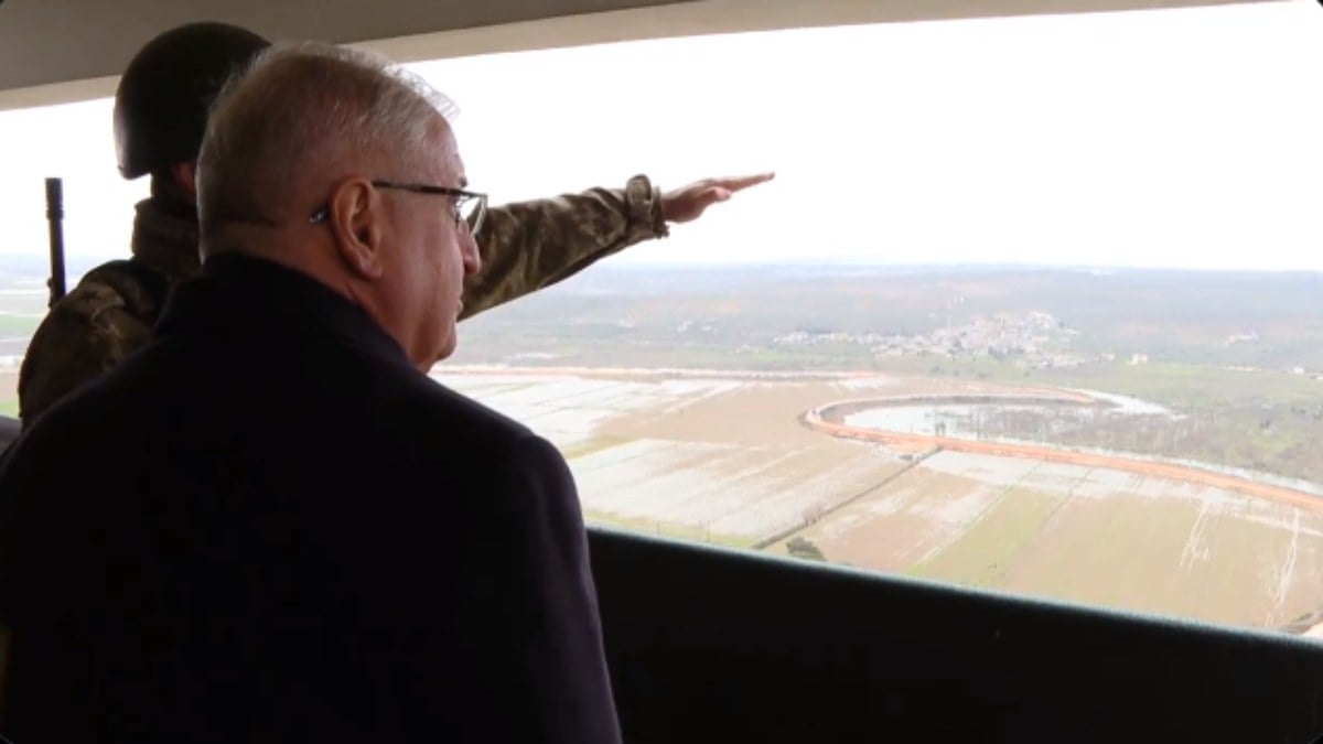 Bakan Güler, Hatay’daki Hudut Karakolu’nda incelemede bulundu