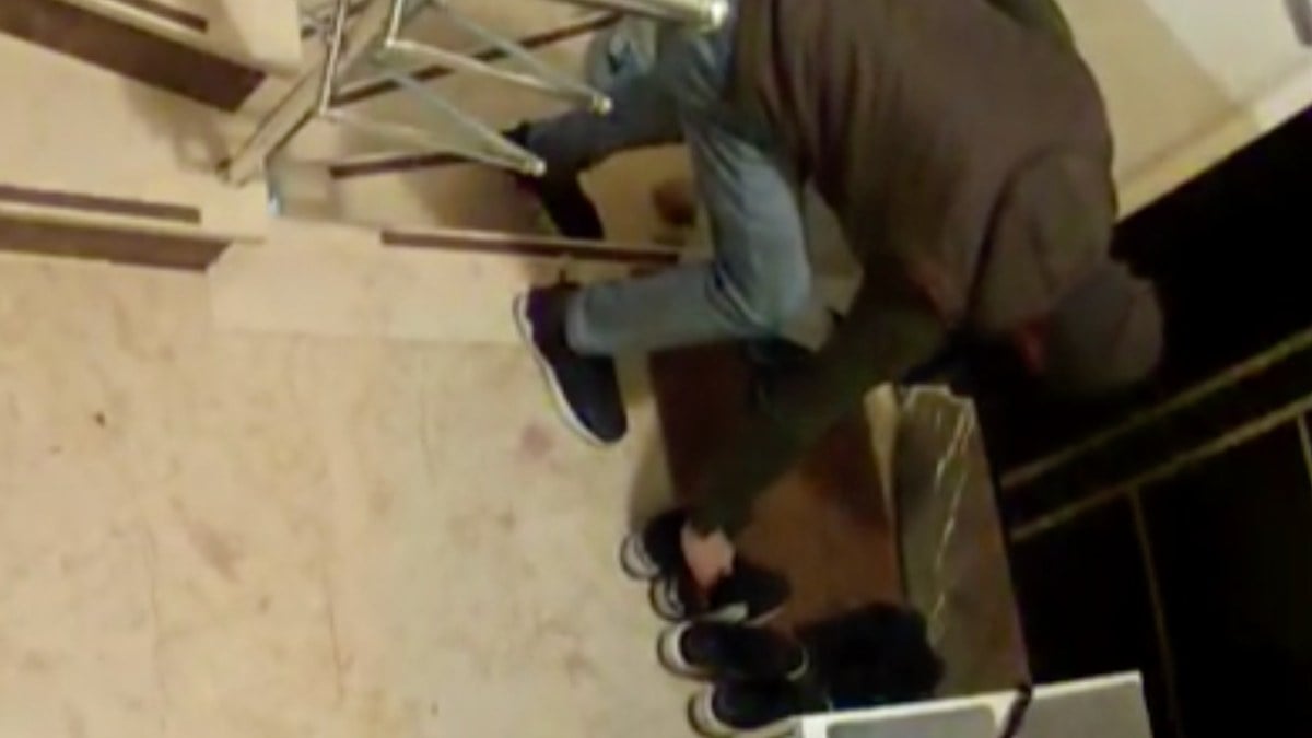 Balıkesir’de ayakkabı hırsızı 60 çift ayakkabıyla yakalandı