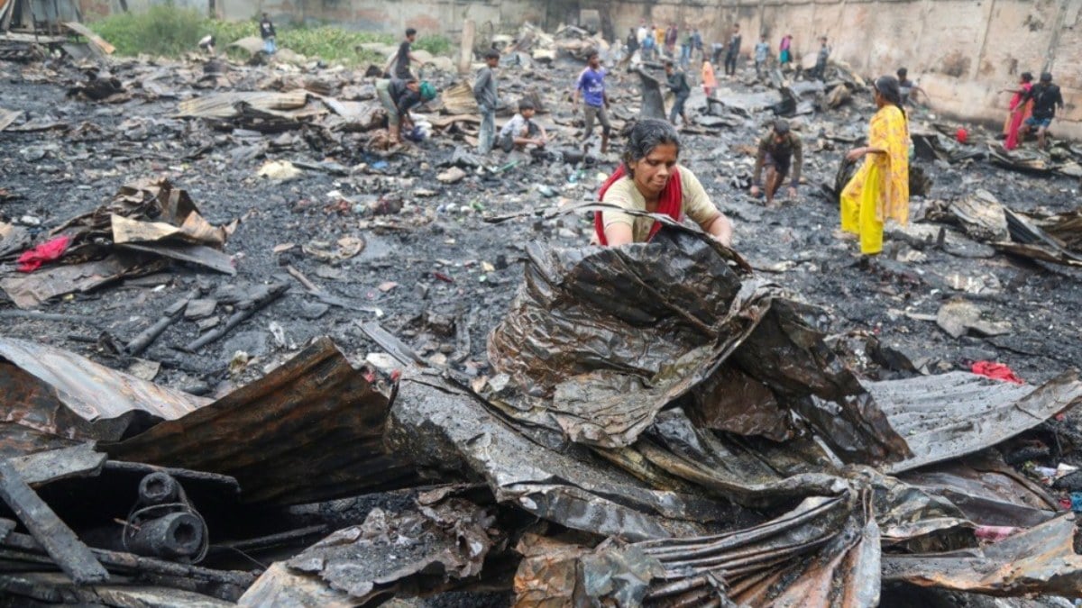 Bangladeş’te gecekondu mahallesinde yangın: 300 ev kül oldu