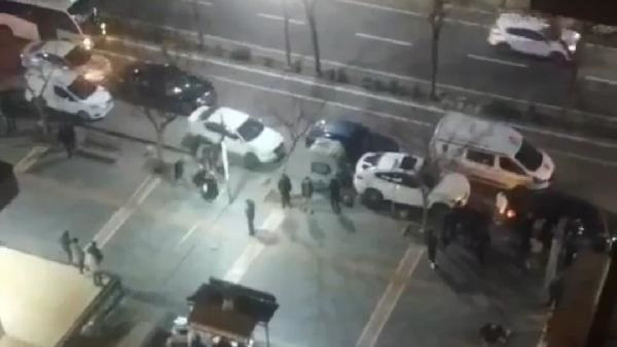 Batman’da boks maçı gibi kavga! Sokakta birbirlerine girdiler…