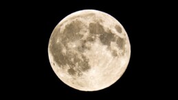 Bilim insanları uyardı: Ay gittikçe küçülüyor