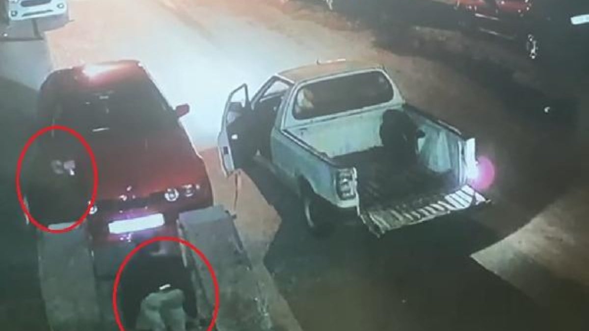 Bu da oldu: Mersin’de oto tamirhanesinin rampasını çaldılar!