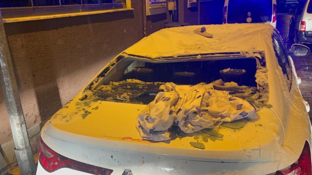 Bursa’da 4. kattan otomobilin üzerine düşen şahıs ağır yaralandı