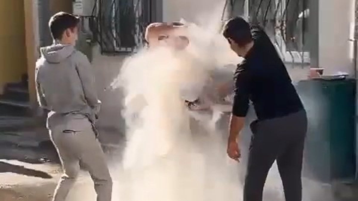 Bursa’da çeyiz almaya giden damadın sınavı: Kafasına un döküp yumurta kırdılar…