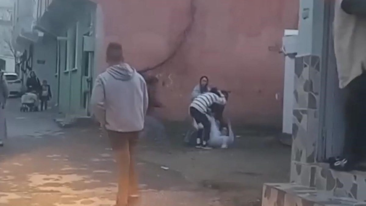Bursa’da gürültü krizi! Genç kızlar birbirine girdi…