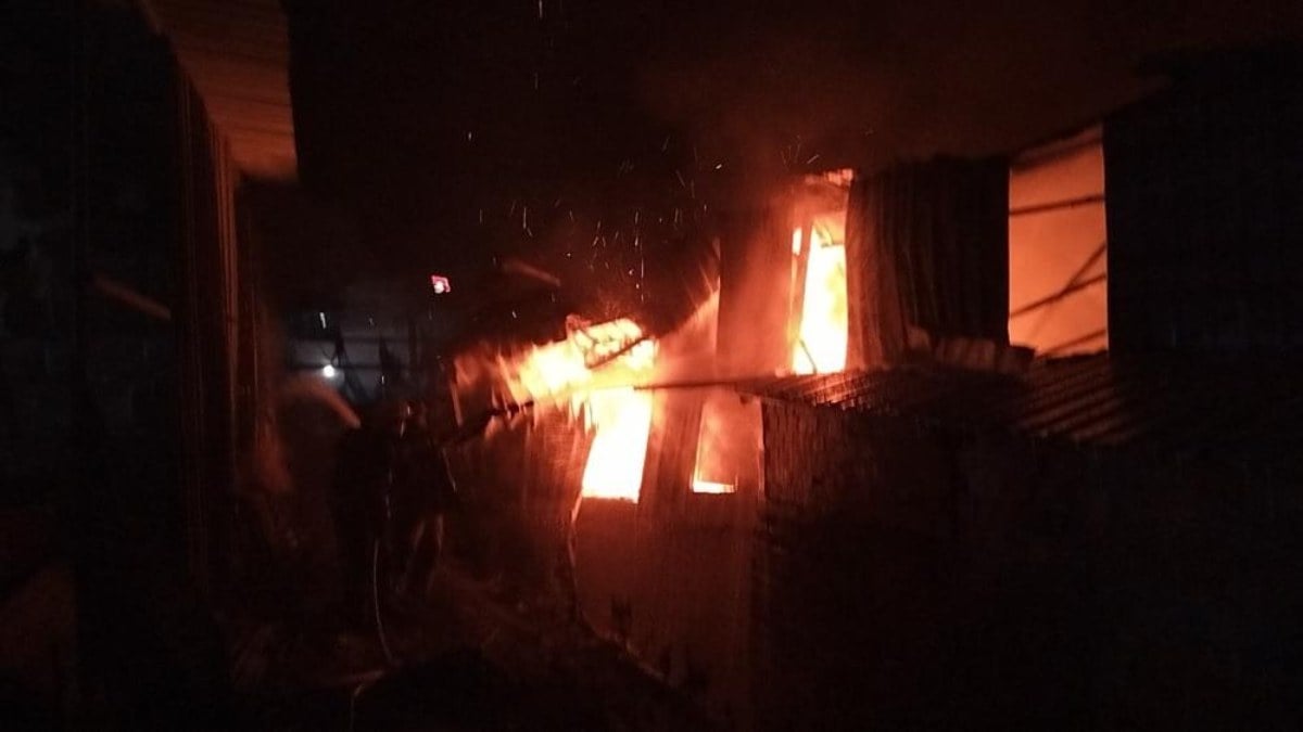 Bursa’da imalathanede yangın… Alevler tüm iş yerini sardı!