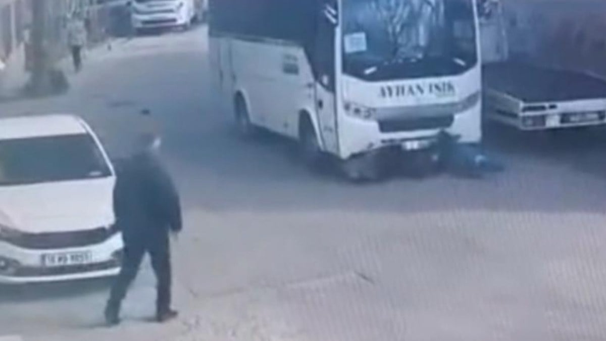 Bursa’da servis aracının çarptığı motosikletli belediye işçisi hayatını kaybetti