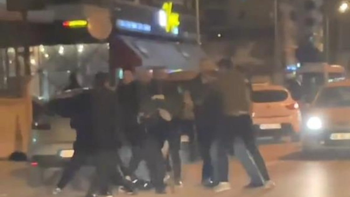 Bursa’da yol verme kavgası: Boks maçını aratmayan görüntüler…