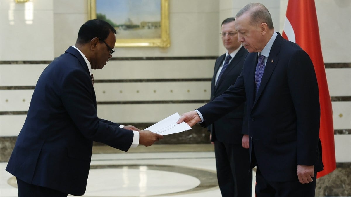 Büyükelçilerden Cumhurbaşkanı Erdoğan’a güven mektubu