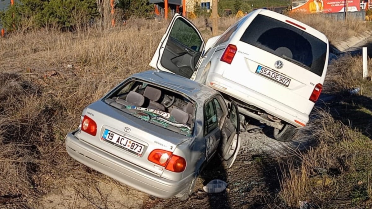 Çorum’da kaza yapan araçlar sulama kanalına düştü: 5 yaralı