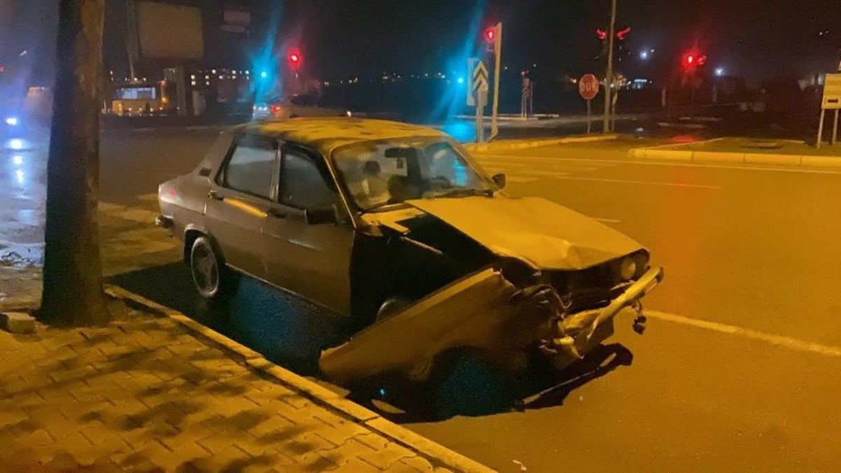 Çorum’da otobüs ile çarpışan otomobilin sürücüsü yaralandı