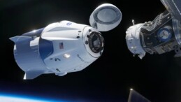 Crew Dragon kapsülünün Uluslararası Uzay İstasyonu’na kenetlenme anı