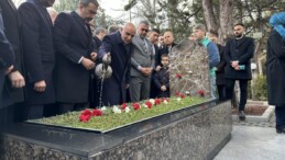 Cumhur İttifakı’nın ABB adayı Turgut Altınok, Alparslan Türkeş’in kabrini ziyaret etti