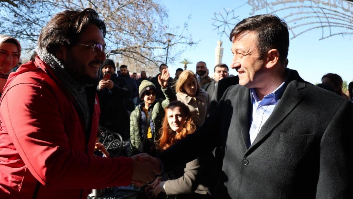 Cumhur İttifakı’nın İzmir adayı Hamza Dağ, esnaf ziyaretine çıktı