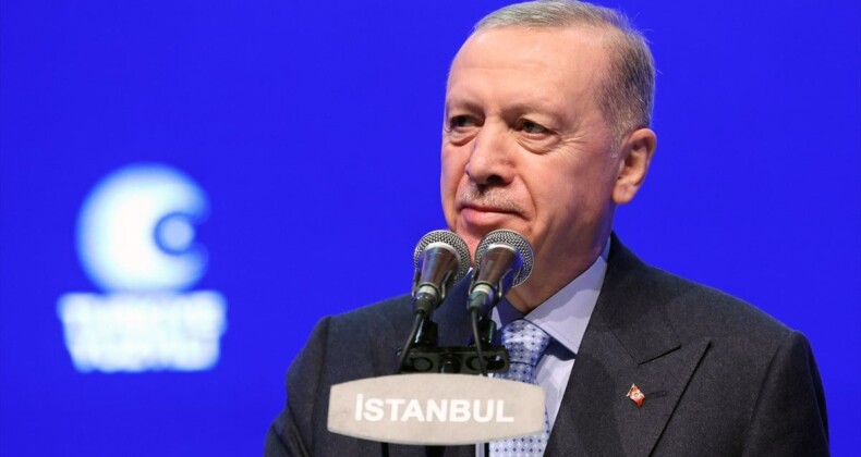 Cumhurbaşkanı Erdoğan 9’uncu torununu kucağına aldı