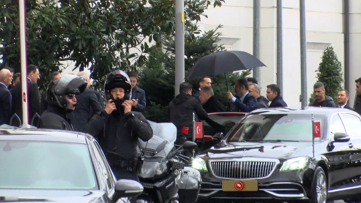 Cumhurbaşkanı Erdoğan, AK Parti İstanbul İl Başkanlığı’na geldi