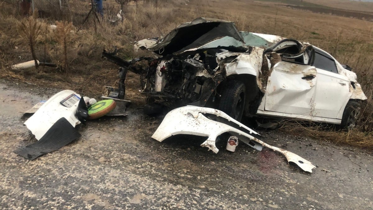 Denizli’de ehliyetsiz sürücünün kullandığı otomobil şarampole devrildi: 1 ölü, 1 yaralı