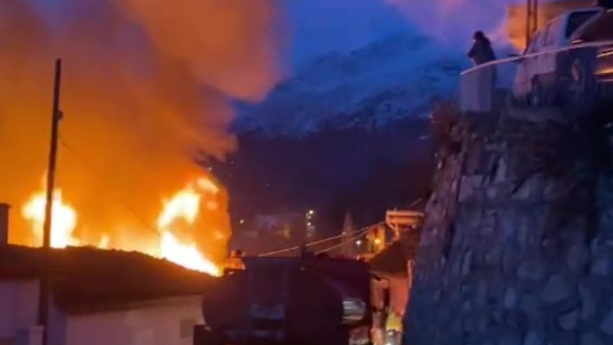 Denizli’de yangın paniği: Anne ve oğlu son anda yanmaktan kurtuldu