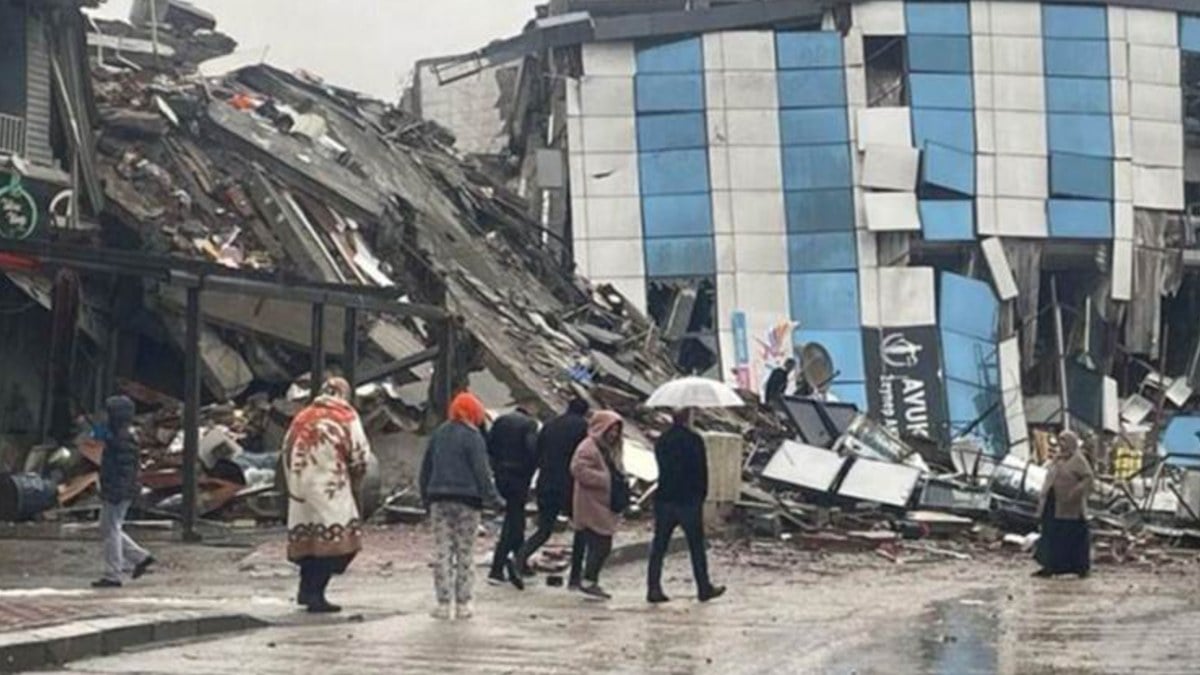 Depremde ölüme sebep olan yapı sorumluları hakim karşısında… İsias Otel davasında ilk duruşma