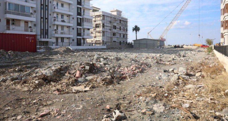 Depremin vurduğu Hatay’dan yeni görüntüler: 65 kişiye mezar olan binanın yerle bir olduğu anlar…