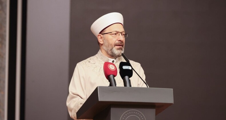 Diyanet İşleri Başkanı Erbaş, Avrupa’dan gelen gençlerle bir araya geldi