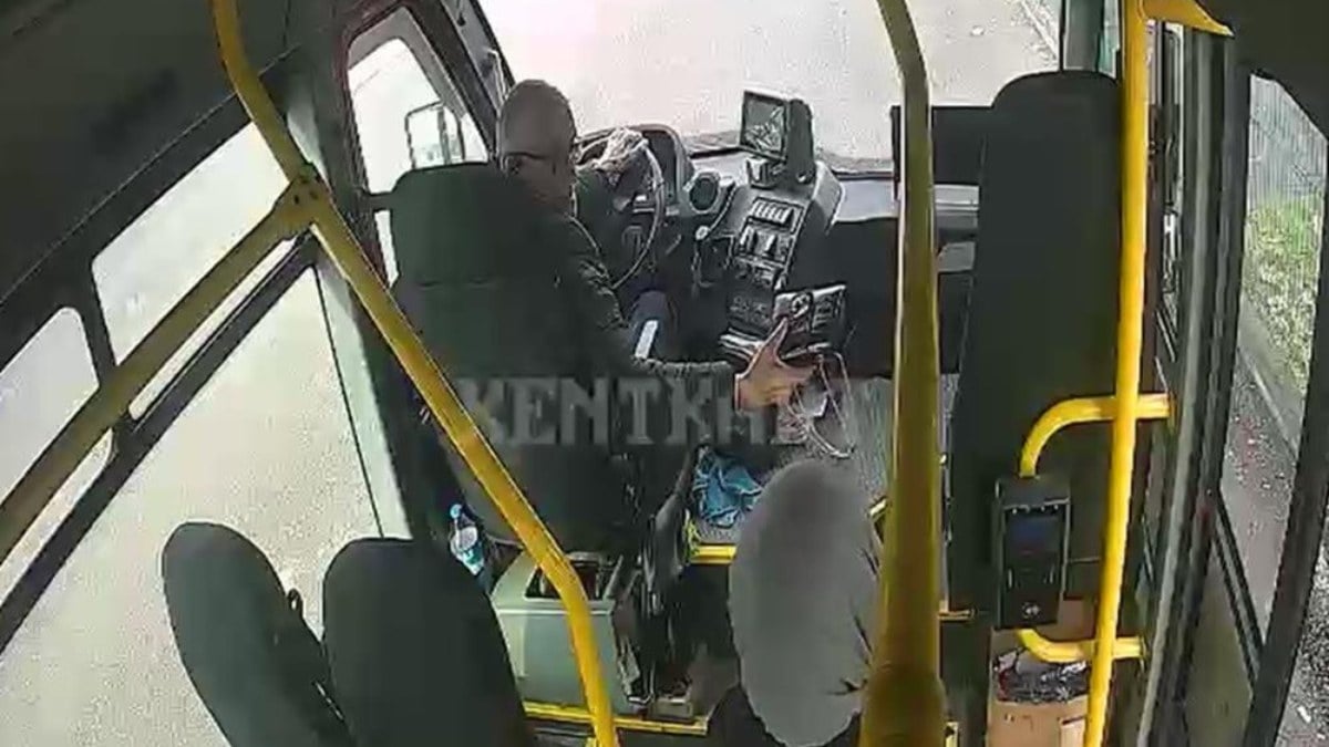 Düzce’de otobüs şoförünün dikkati sayesinde para dolu çanta sahibine ulaştı