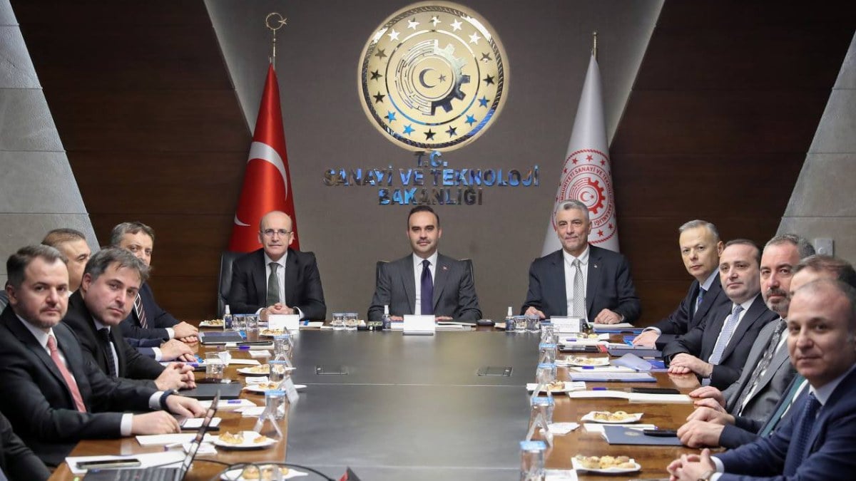 Ekonomi yönetimi otomotiv ihracatını değerlendirdi! Birlikte başaracağız mesajı verildi