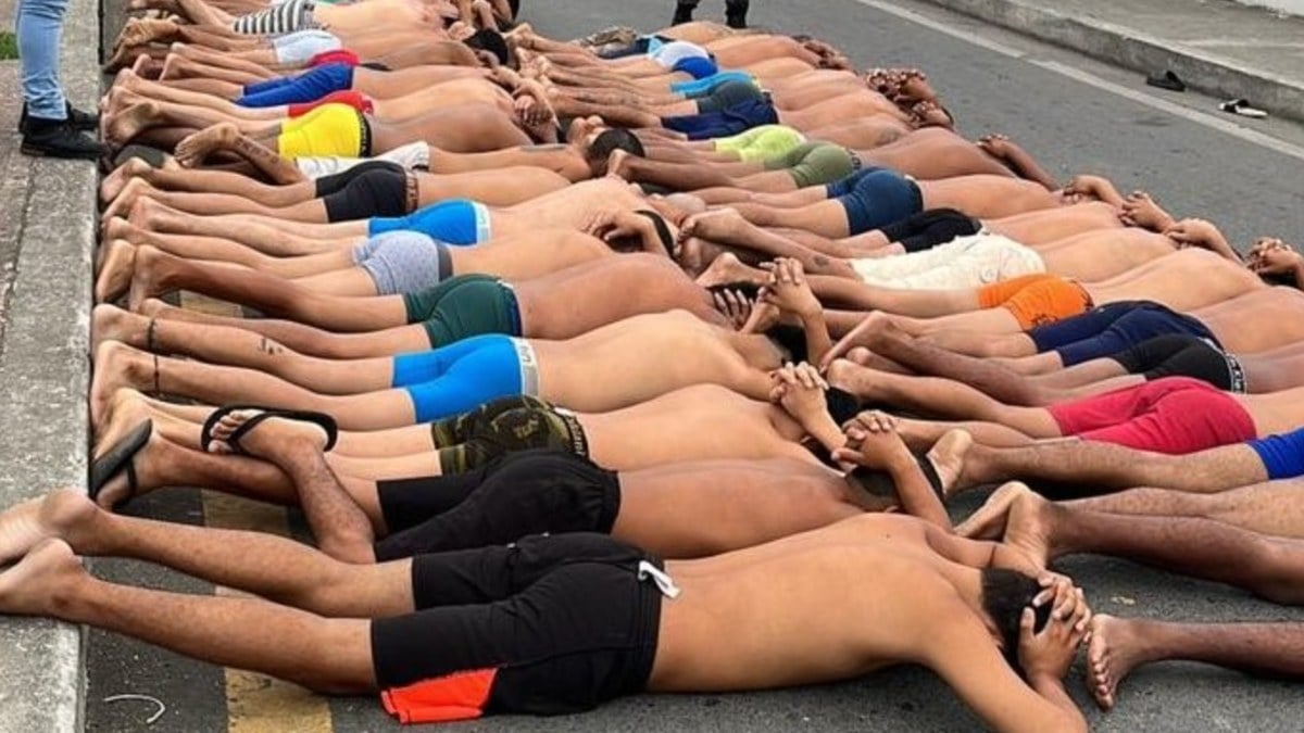 Ekvador’da çete üyelerine operasyon: 68 saldırgan yarı çıplak gözaltına alındı