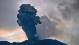 Endonezya’daki Marapi Yanardağı patladı