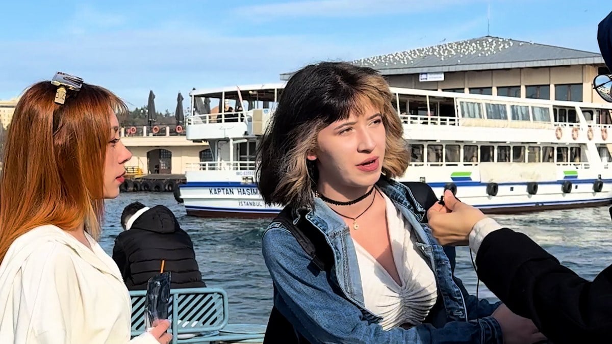 Ensonhaber mikrofonu başıboş köpek sorunu için sokakta… Sokak köpekleri toplatılmalı mı?