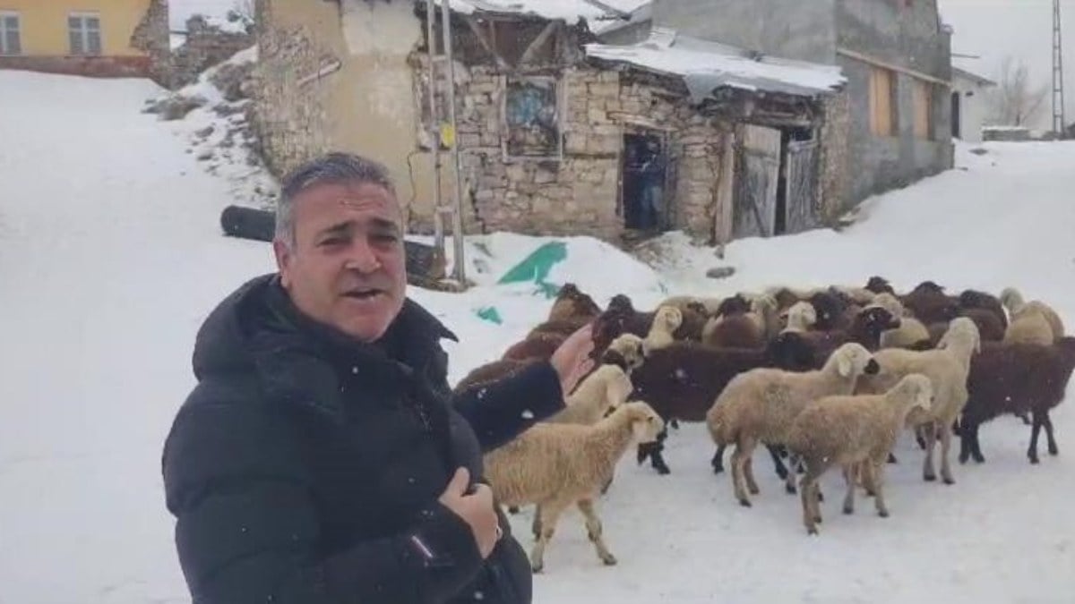 Erzurum’da kar: Çocuklar eğleniyor büyükler mücadele veriyor