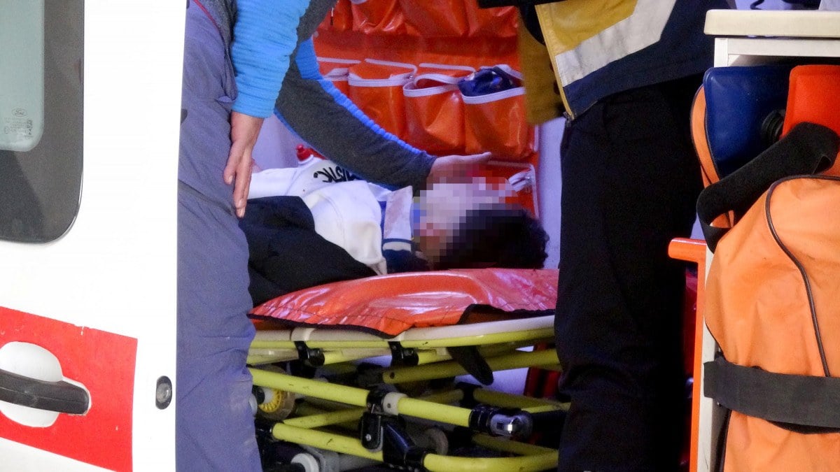 Erzurum’da karneleri alan liselilerin omuz atma kavgasında kan aktı