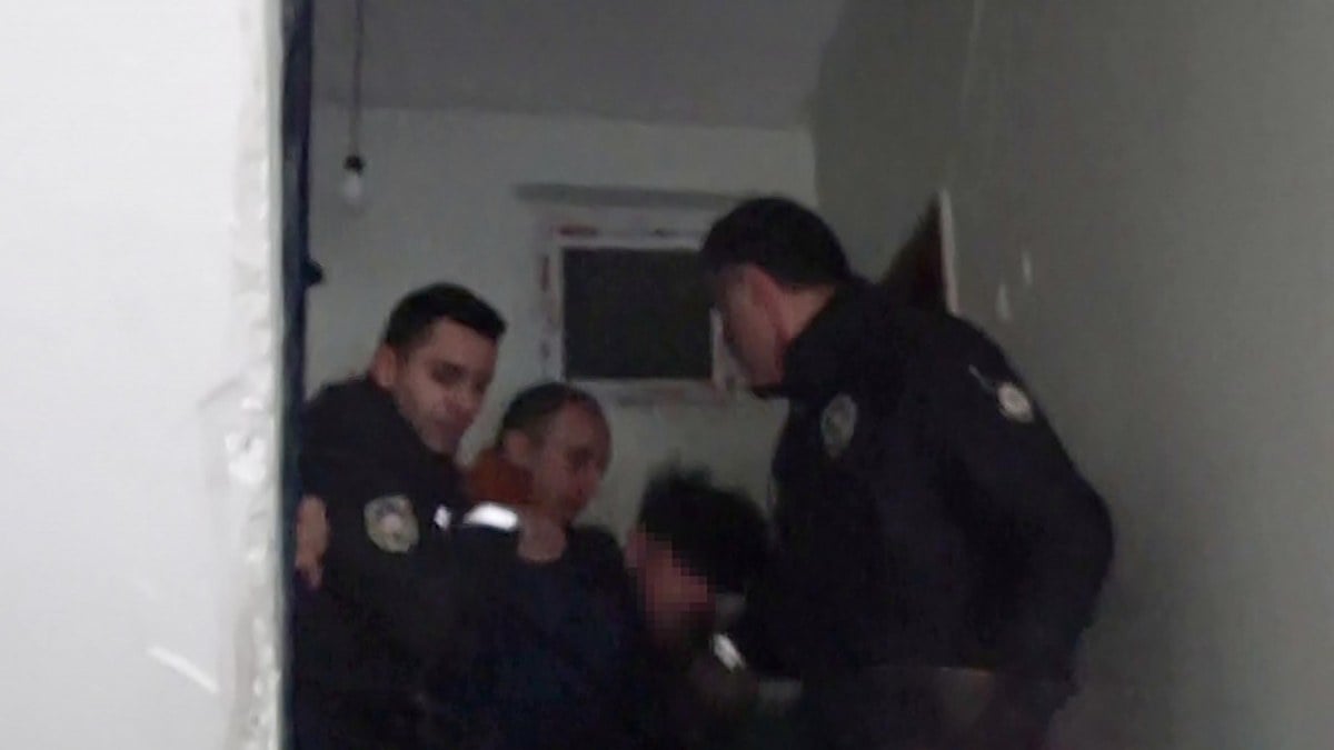 Erzurum’da polisi görünce kaçan hükümlü, saklandığı binanın çatısında yakalandı