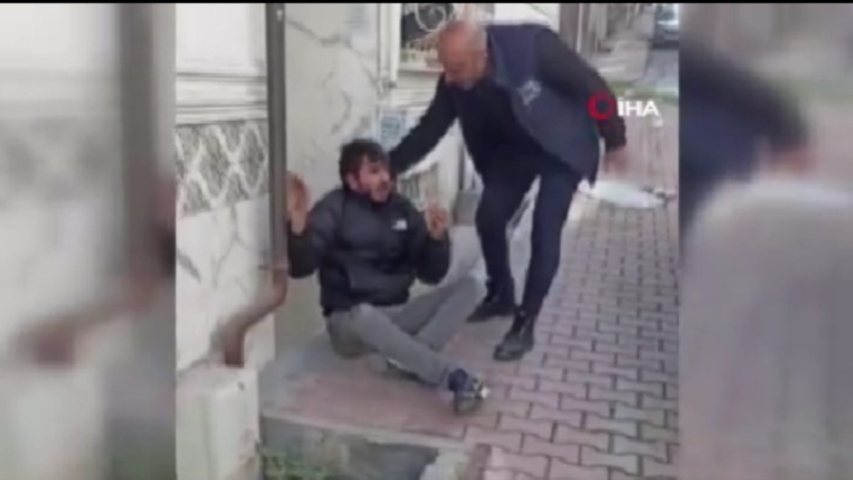 Esenyurt’ta hırsızın pişman olduğu anlar! Mahalleliden dayak yedi
