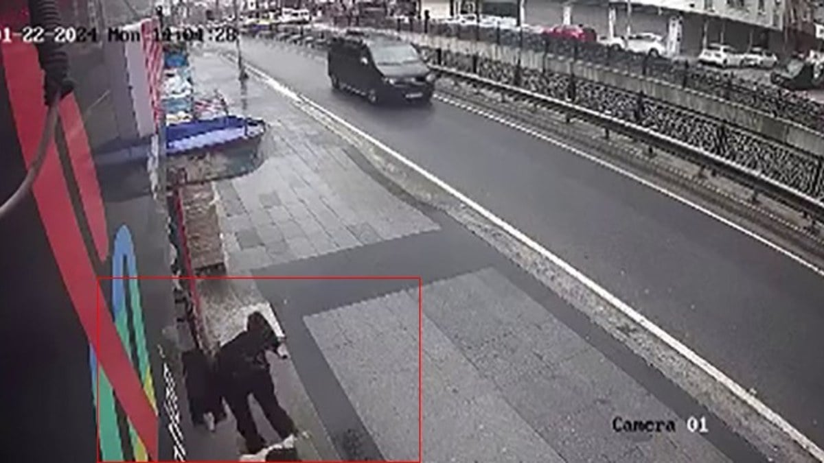 Esenyurt’ta olayların ardı arkası kesilmiyor! Sokak sokak gezdi, gördüğünü bıçakladı